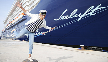 Schwimmlegende Franziska van Almsick tauft die Mein Schiff 4  © TUI Cruises 