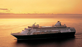 MS Maasdam auf See im Sonnenuntergang © Holland America LineMS Maasdam auf See im Sonnenuntergang © Holland America Line