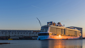 Emsüberführung Ovation of the Seas © Meyer Werft