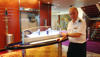 Restaurantmanager Hans Rade auf der Splendour of the Seas © Melanie Kiel / Komm auf Kreuzfahrt