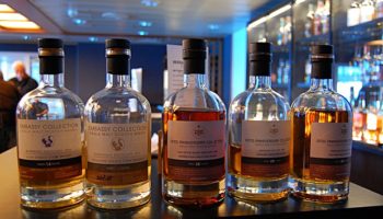 DFDS bietet nicht nur Whisky-Kurtrips nach Schottland an samt Whisky-Tasting an Bord, sondern auch eigenen Whisky. Unser Tipp: In der Bar bei einer Verkostung testen und danach aus dem Shop mit nach Hause nehmen © Melanie Kiel