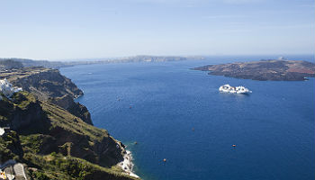 Seven Seas Mariner Santorini © Regent Seven Seas Cruises