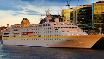 Die MS Hamburg in London © Plantours Kreuzfahrten