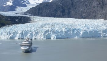 Die Crown Princess in Glacier Bay, Alaska © Princess Cruises