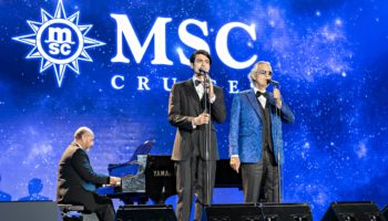 Auftritt des weltberühmten Tenors Andrea Bocelli und Matteo Bocelli © MSC