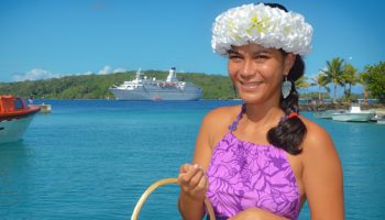 MS ASTOR vor Bora Bora ©TransOcean Kreuzfahrten