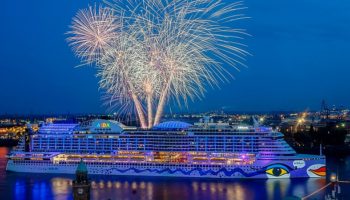 AIDAperla beim Hamburger Hafengeburtstag © AIDA Cruises