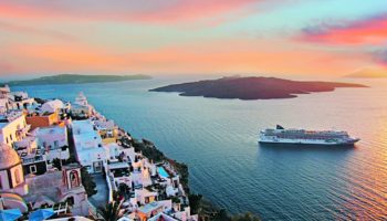 Die Norwegian Jade vor Santorin © Norwegian Cruise Line