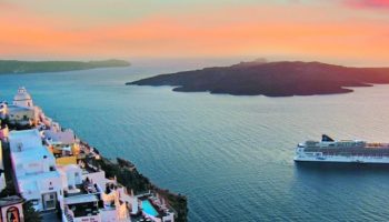 Die Norwegian Jade vor Santorin © Norwegian Cruise Line