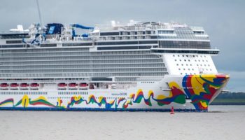 Die Norwegian Encore auf der Ems © David Hecker