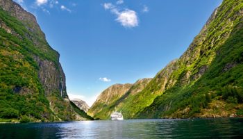 EUROPA 2 unterwegs in Norwegen © Hapag-Lloyd Cruises